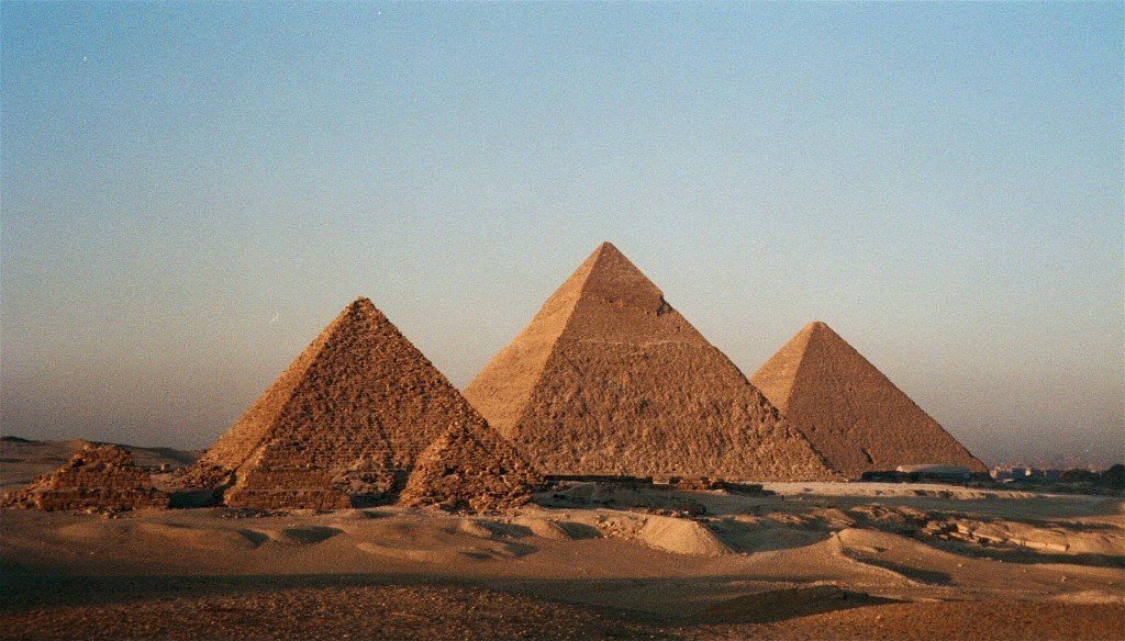 Piramidele din Giza, viziteaza Marile Piramide