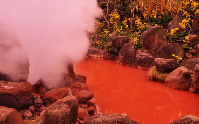 Lac de sange in Japonia, top cele mai ciudate locuri de pe planeta