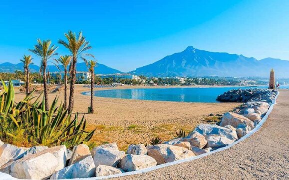 Top 10 cele mai frumoase plaje din Spania. Cazare de la 50 euro/noapte.