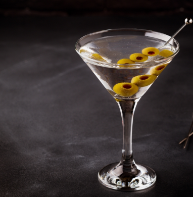 oameni bucurandu-se de Martini Prosecco Extra Dry la o petrecere