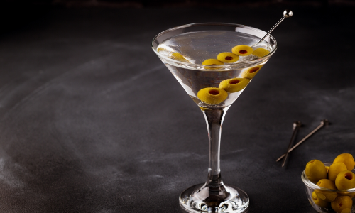 oameni bucurandu-se de Martini Prosecco Extra Dry la o petrecere